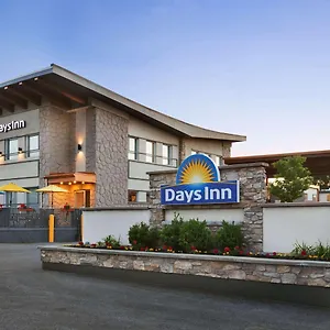 Days By Wyndham East Hotel